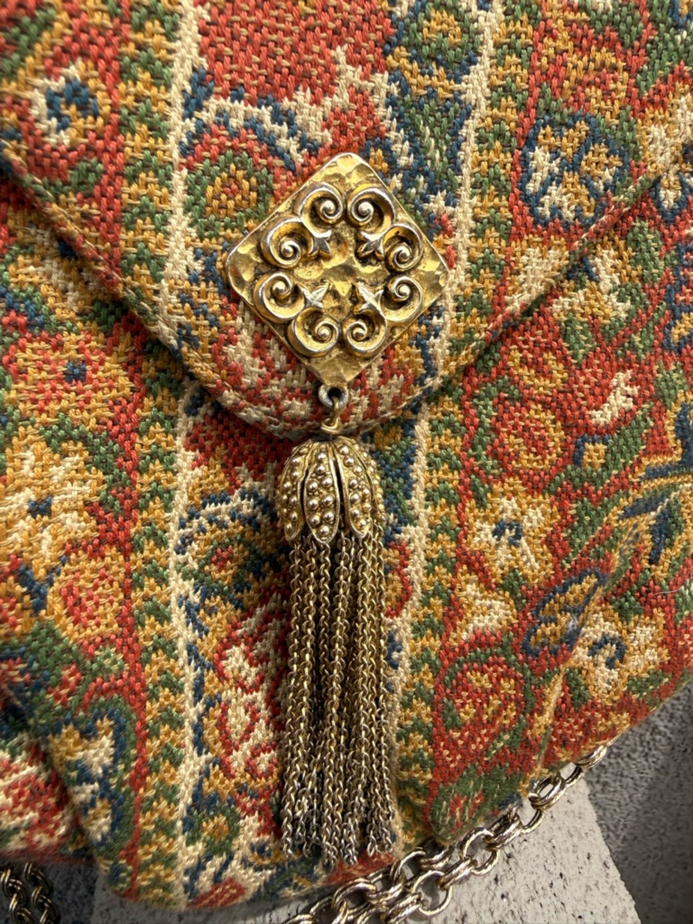 Vintage Tapestry Floral Carpet Bag Crossbody Purse Chain Strap Gold Tassel Clasp - Picture 2 of 5
